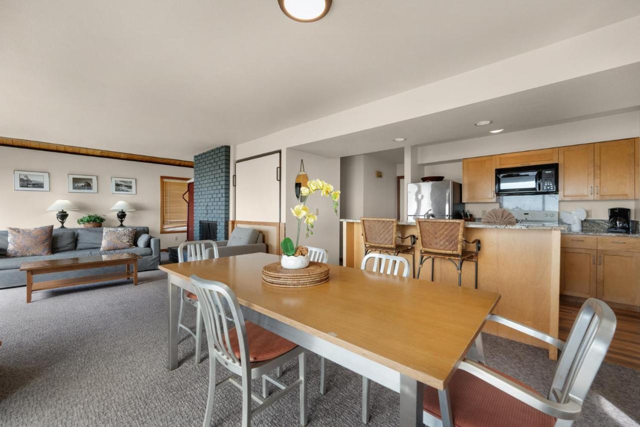 White Heron Contemporary - Ocean Front One Bedroom Suite at The Waves