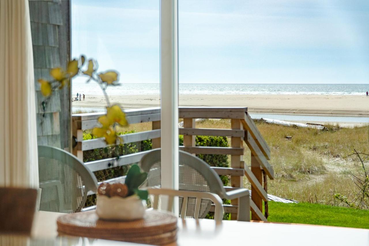 White Heron Contemporary - Ocean Front One Bedroom Suite at The Waves