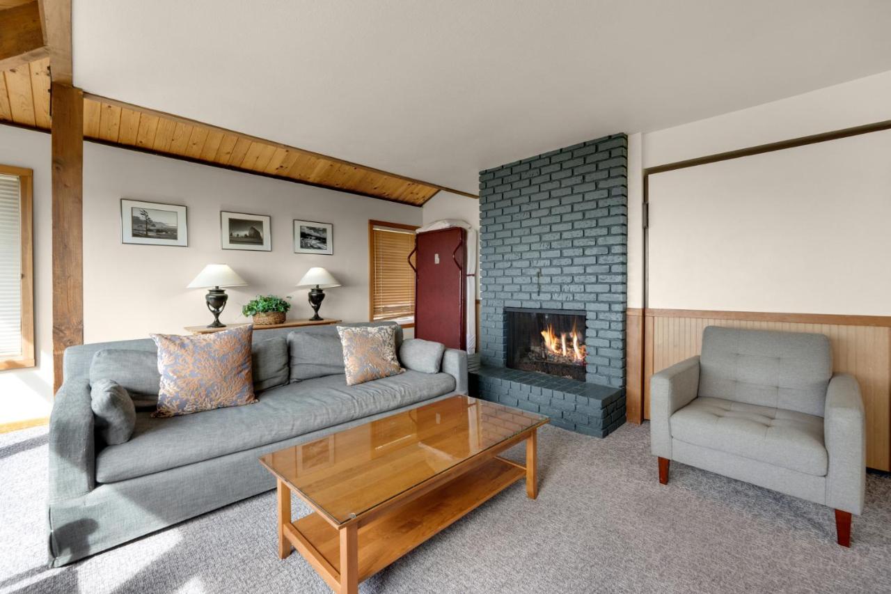 White Heron Contemporary - Ocean Front One Bedroom Suite at The Waves