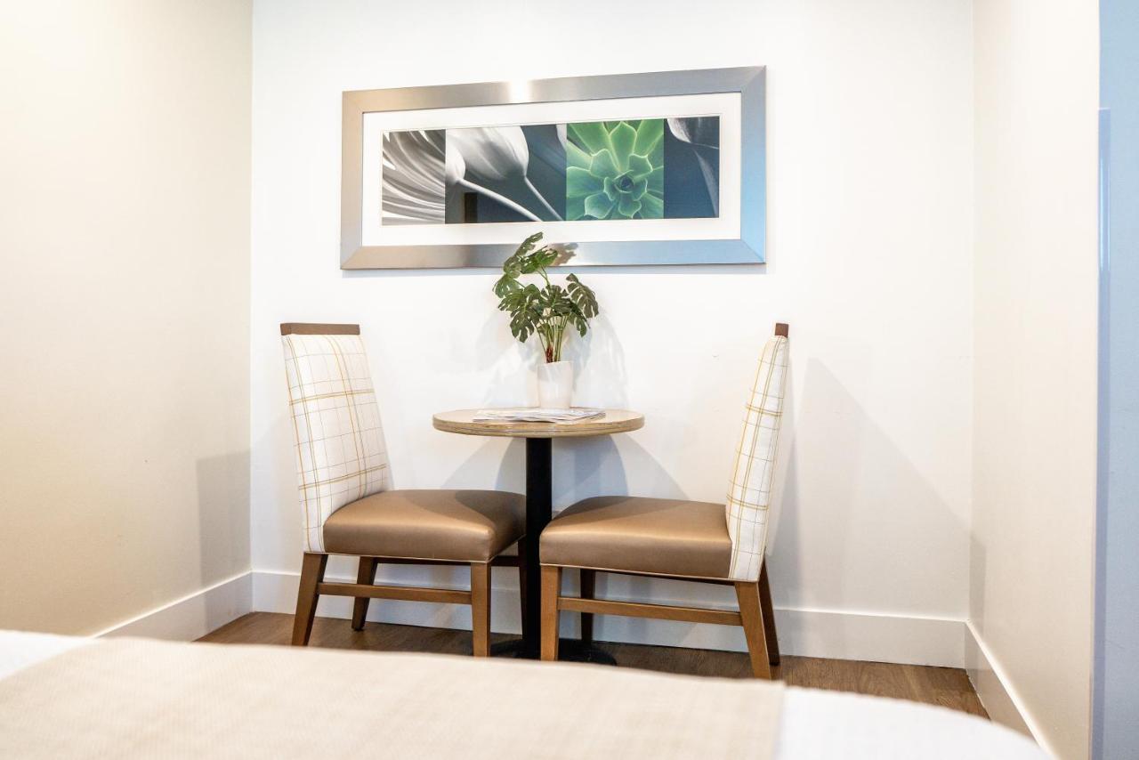 | Little Inn By The Bay Newport Beach Hotel