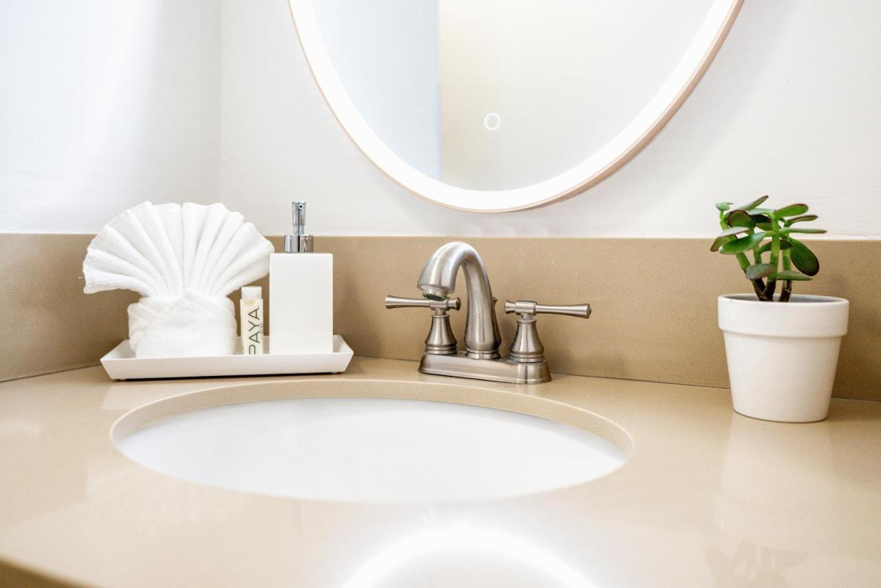 | Little Inn By The Bay Newport Beach Hotel