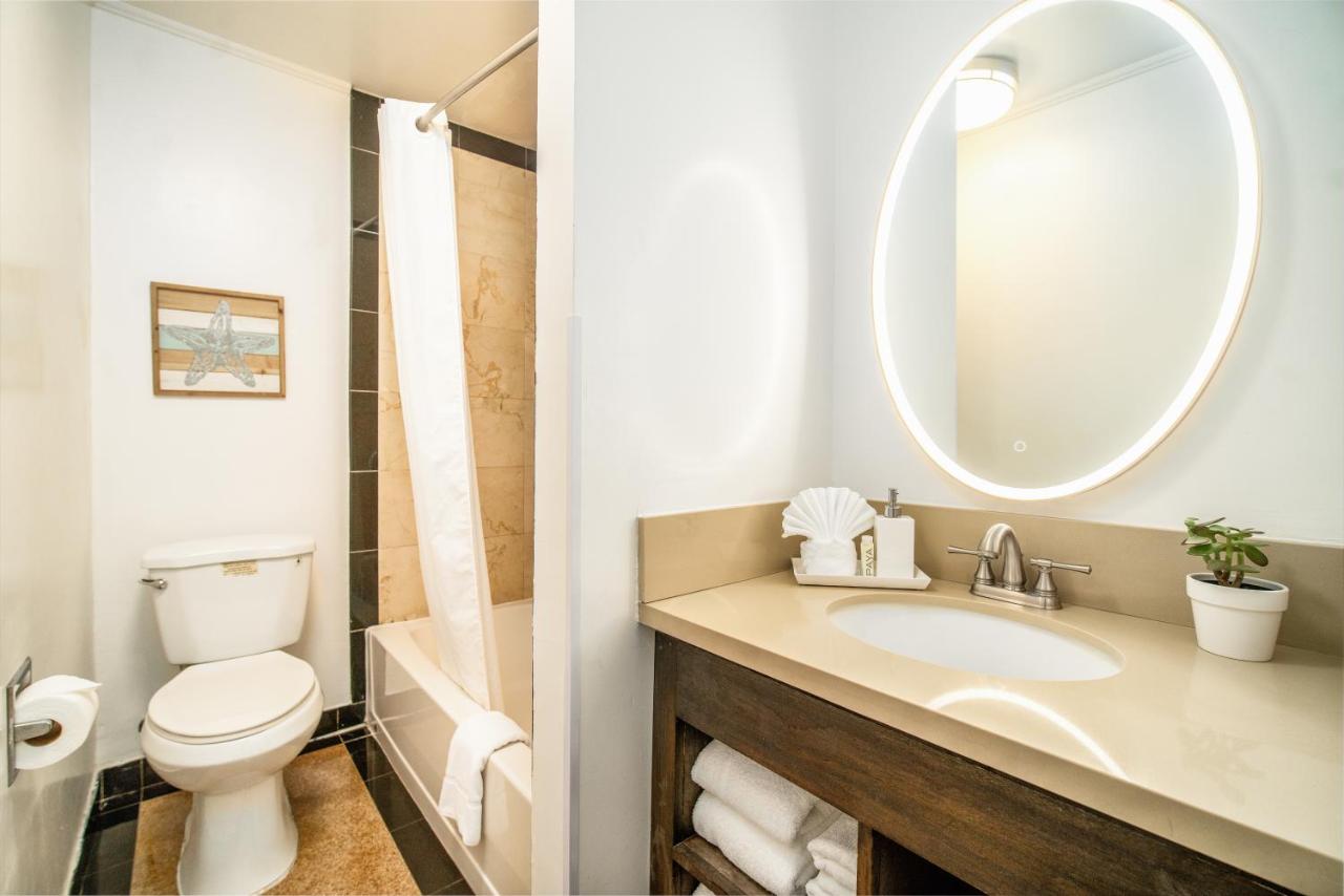 | Little Inn By The Bay Newport Beach Hotel