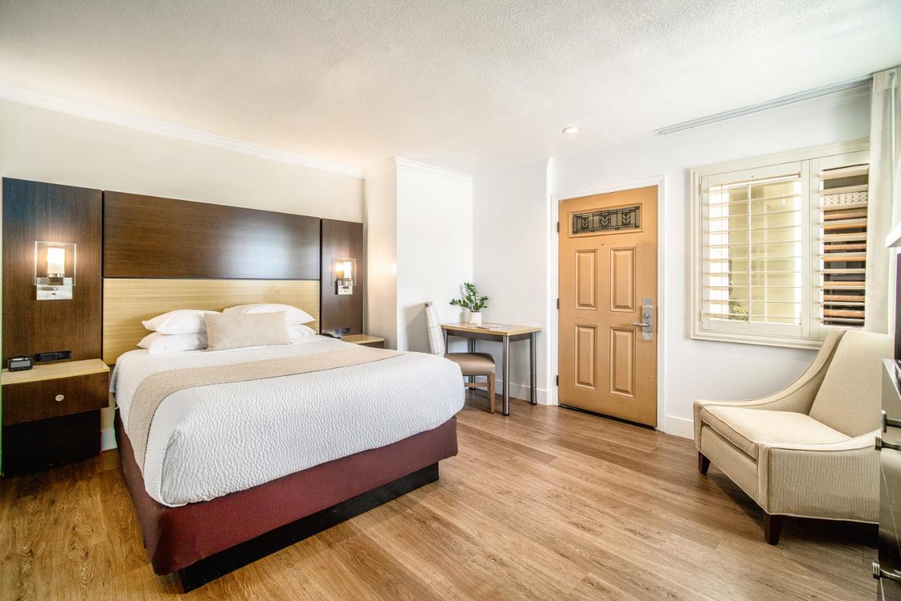 | Little Inn By The Bay Newport Beach Hotel