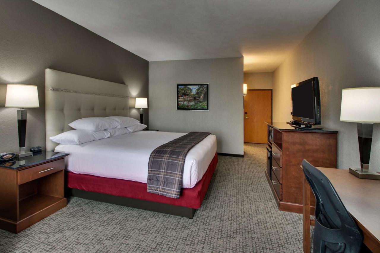 Deluxe King Room at Drury Inn & Suites San Antonio Northwest Medical Center