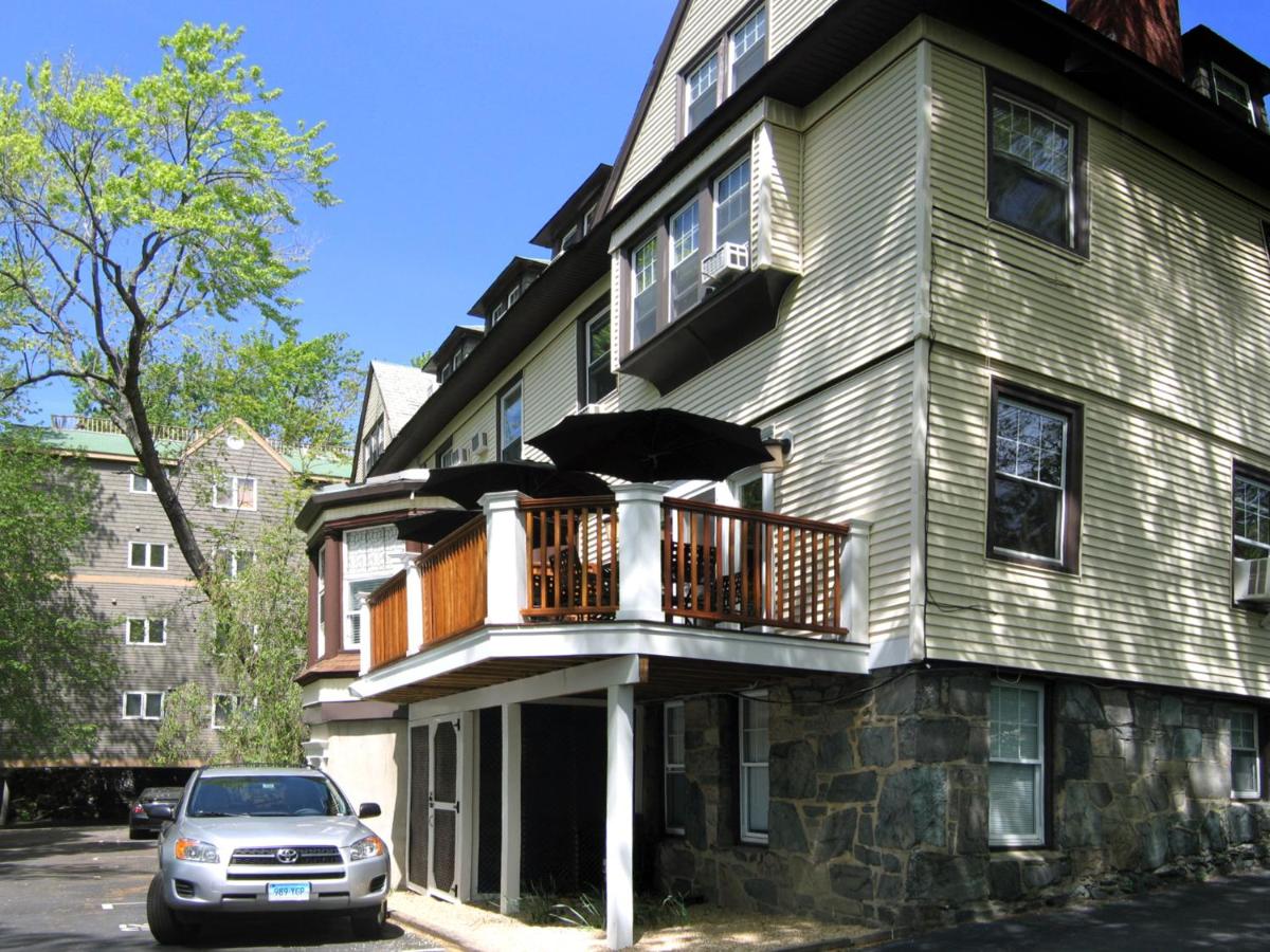 | Longwood Inn