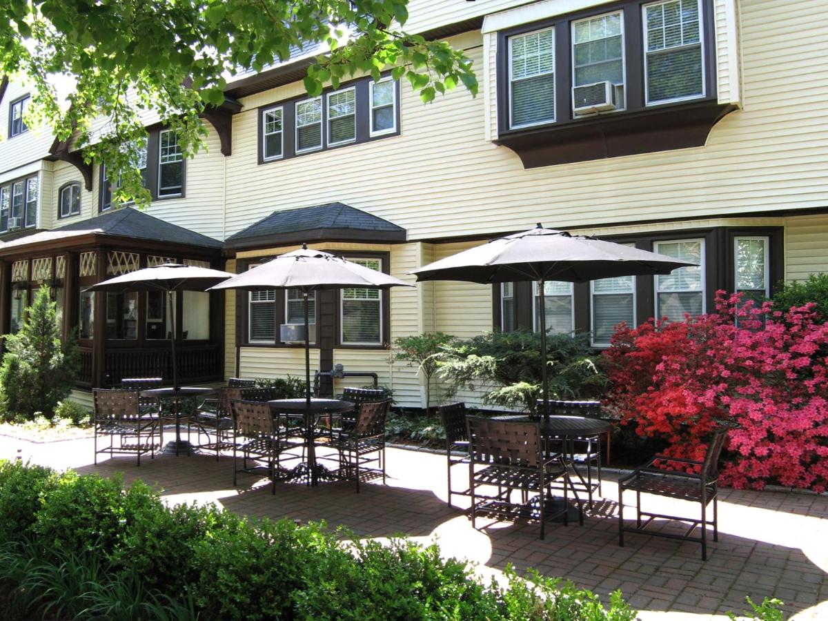 | Longwood Inn