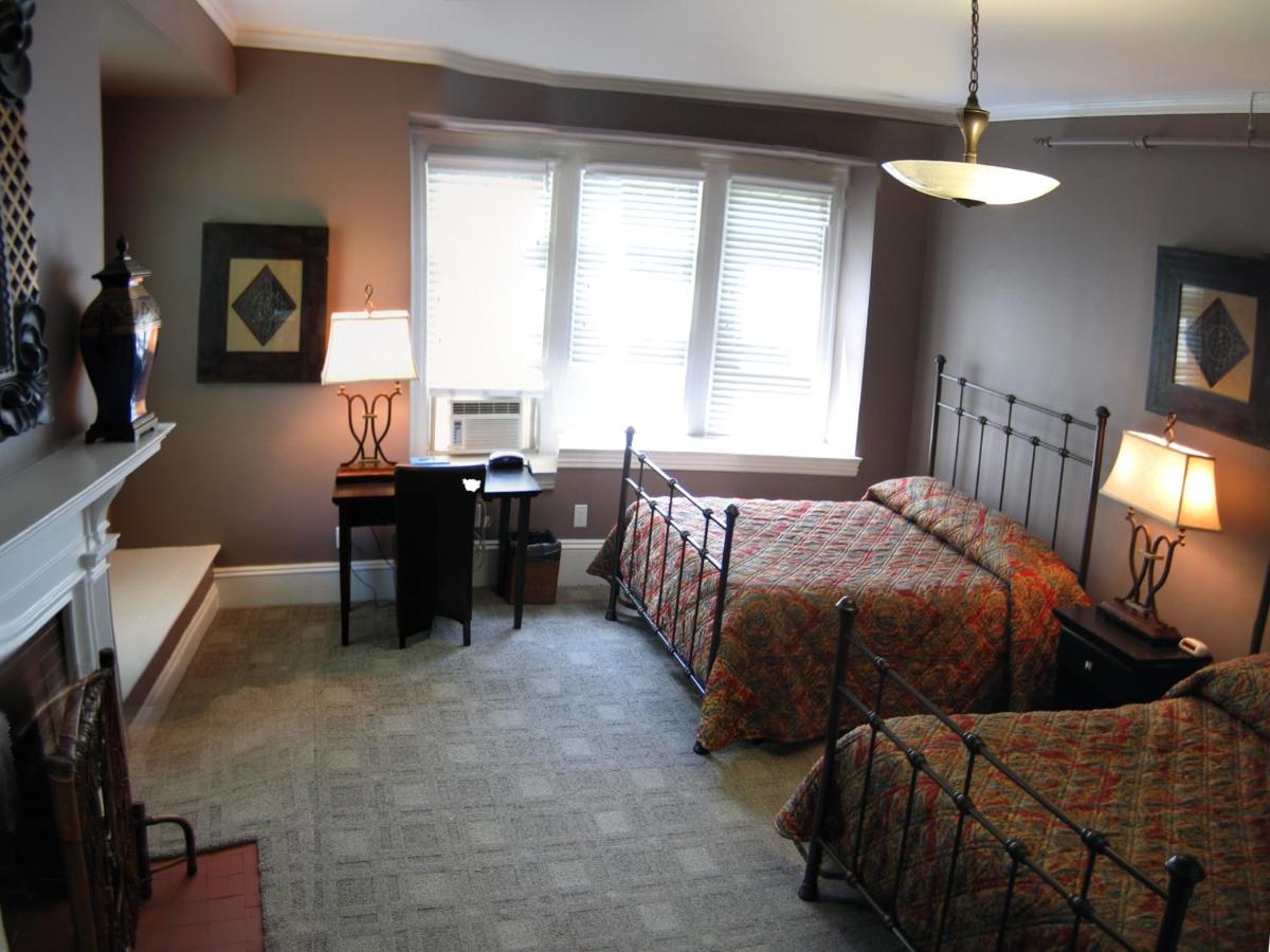 | Longwood Inn