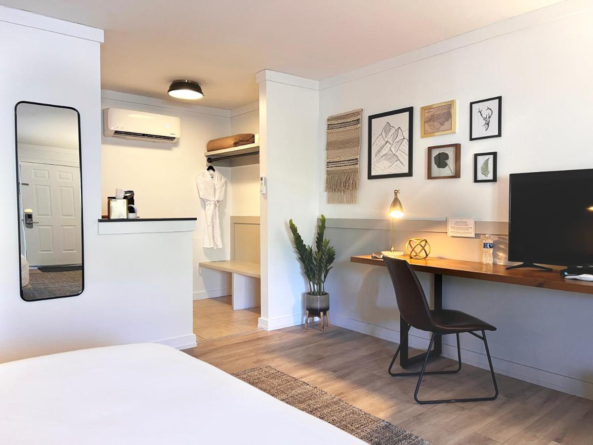 | Hotel Cashiers