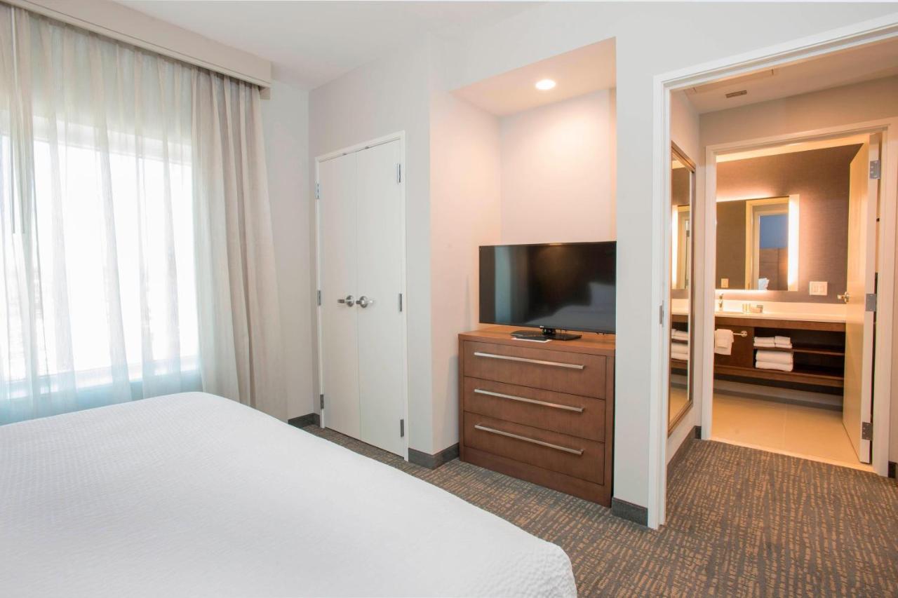 Deluxe King Suite at Residence Inn by Marriott Cincinnati Midtown/Rookwood