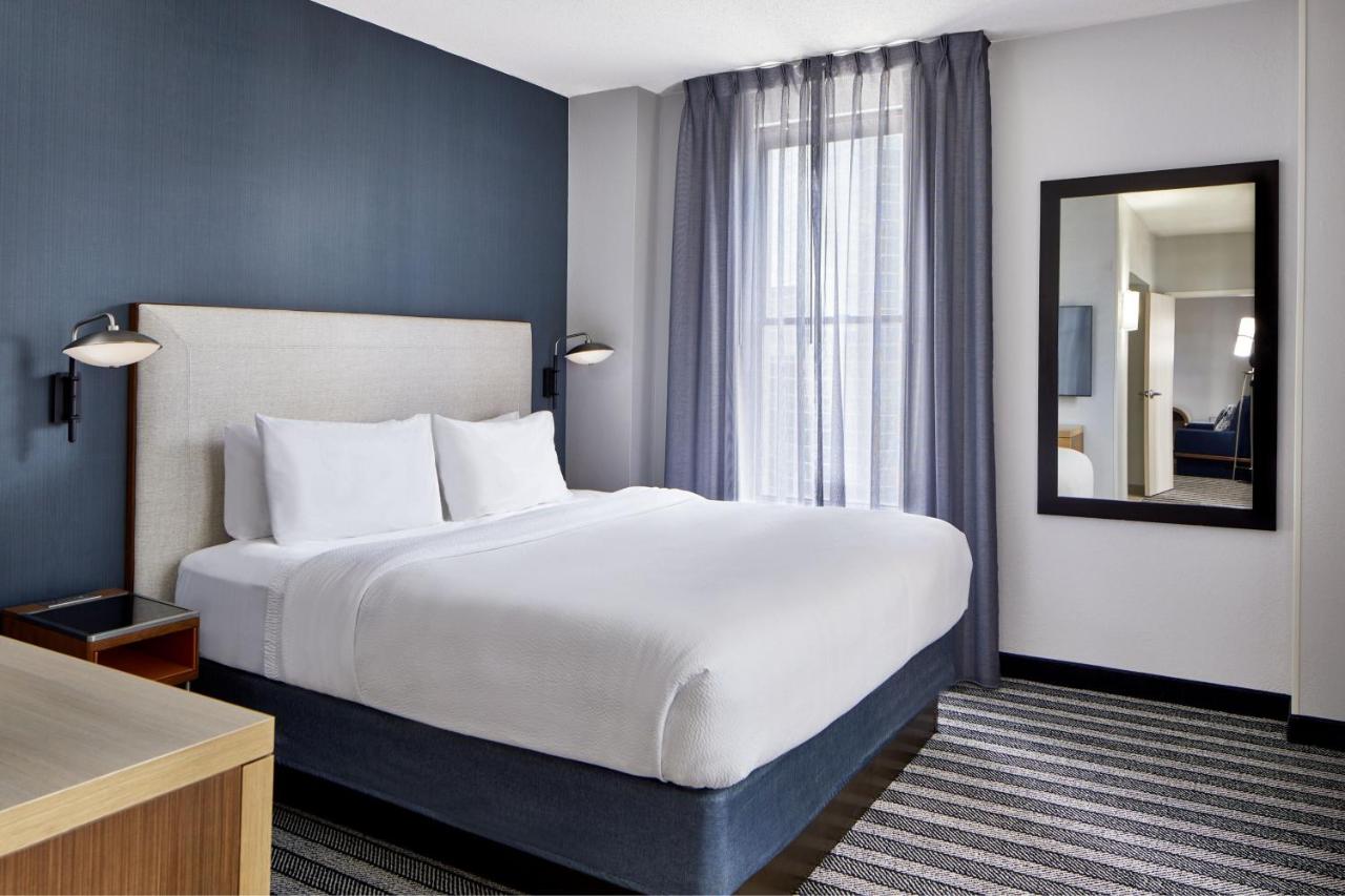 Suite, 1 King, Sofa bed at Courtyard By Marriott Nashville Downtown