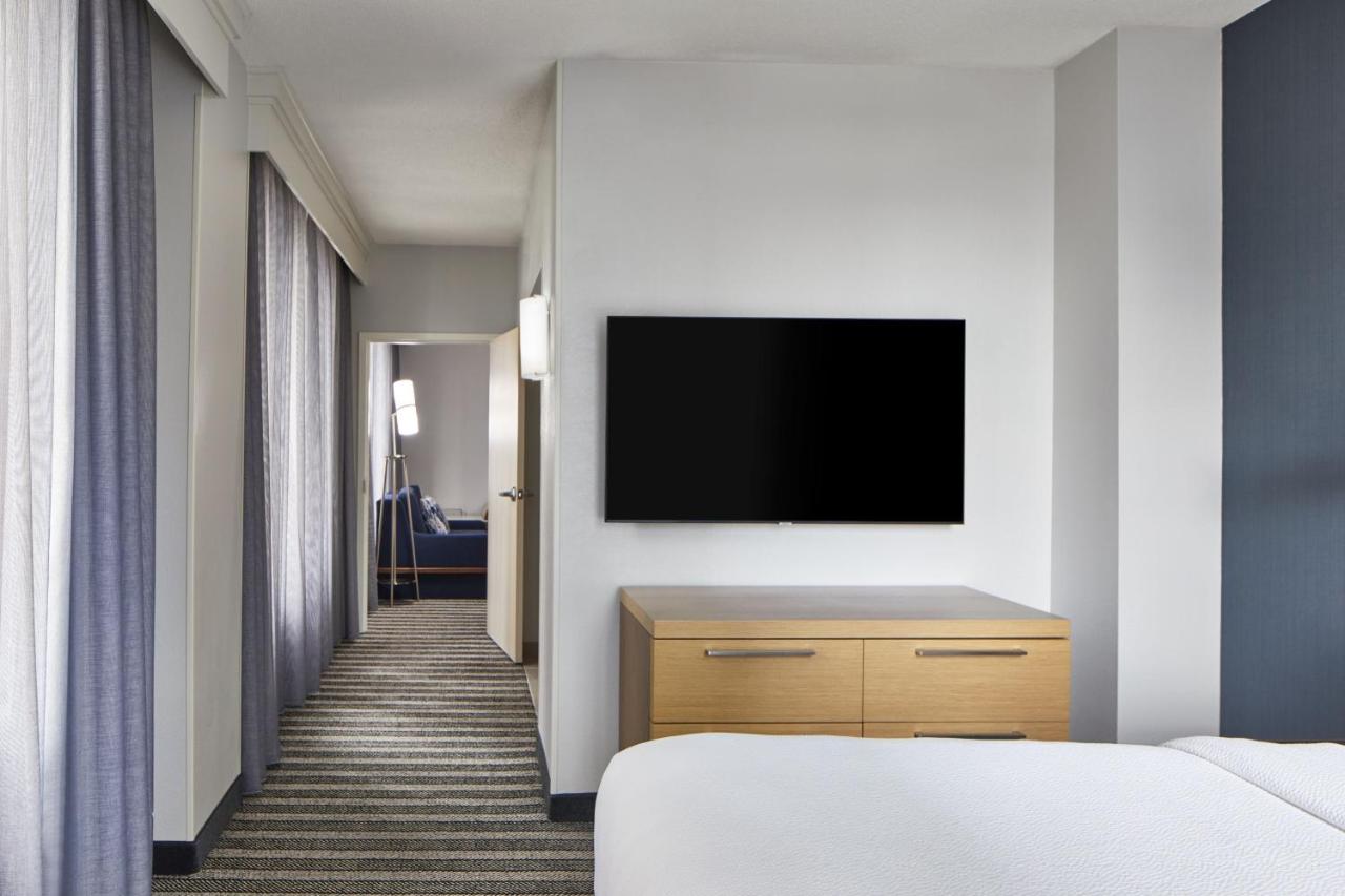 Suite, 1 King, Sofa bed at Courtyard By Marriott Nashville Downtown