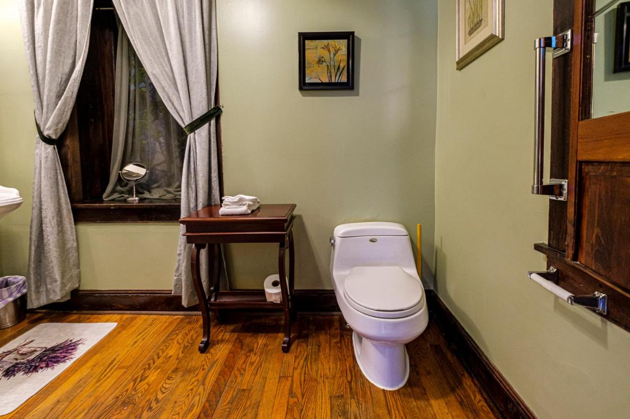 | Stone Manor Boutique Inn