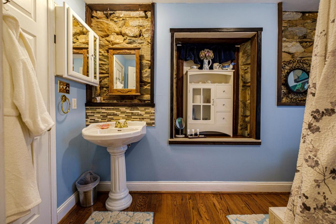 | Stone Manor Boutique Inn
