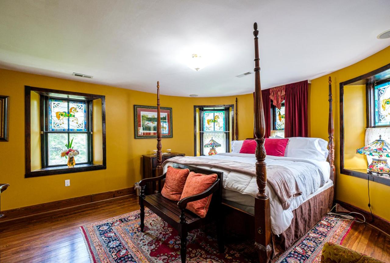 | Stone Manor Boutique Inn