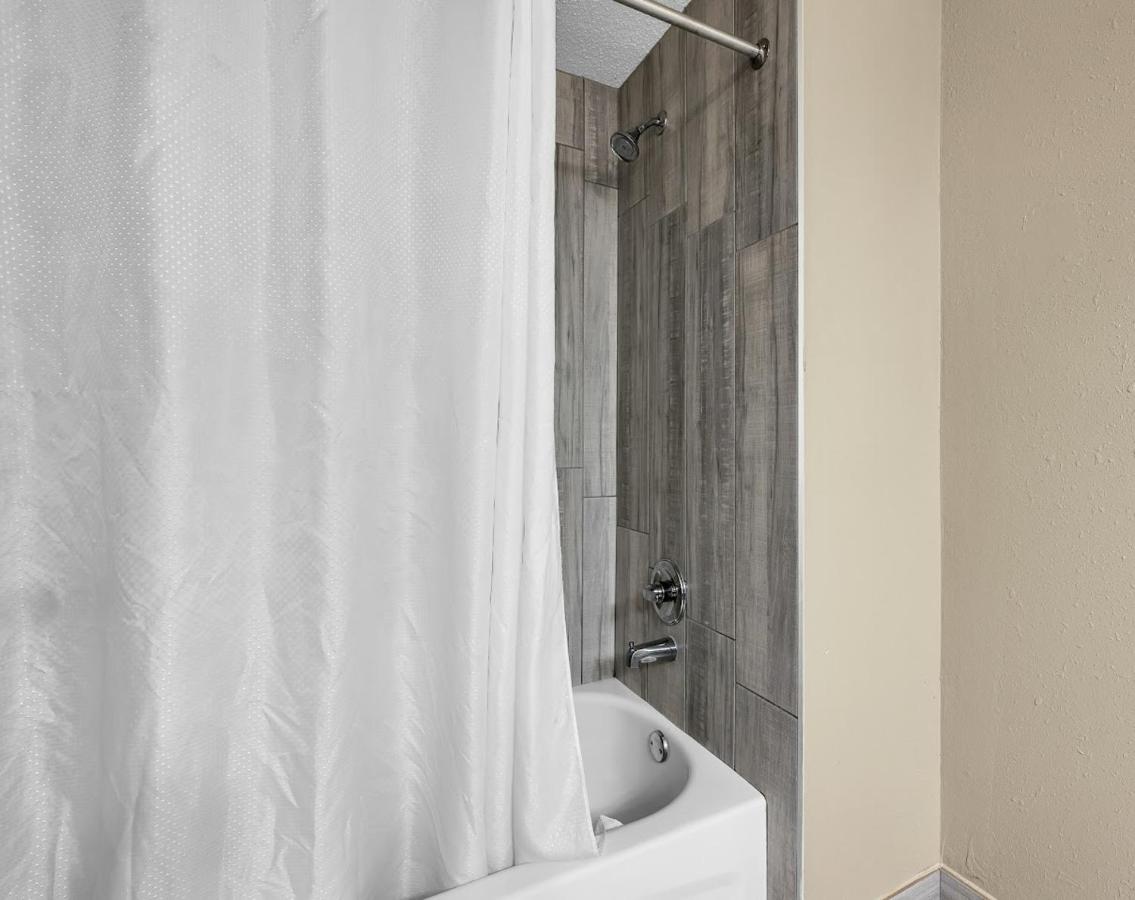 Standard King Room - Non-Smoking at Quality Inn Roseville-Detroit North