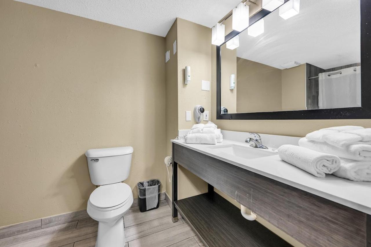Standard Queen Room with Two Queen Beds - Non-Smoking at Quality Inn Roseville-Detroit North