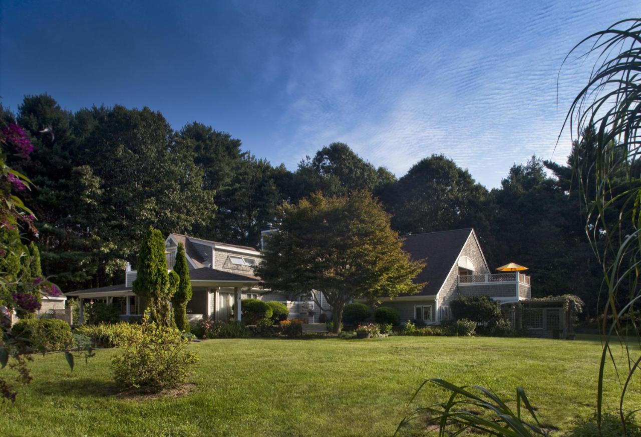 | Abbey's Lantern Hill Inn