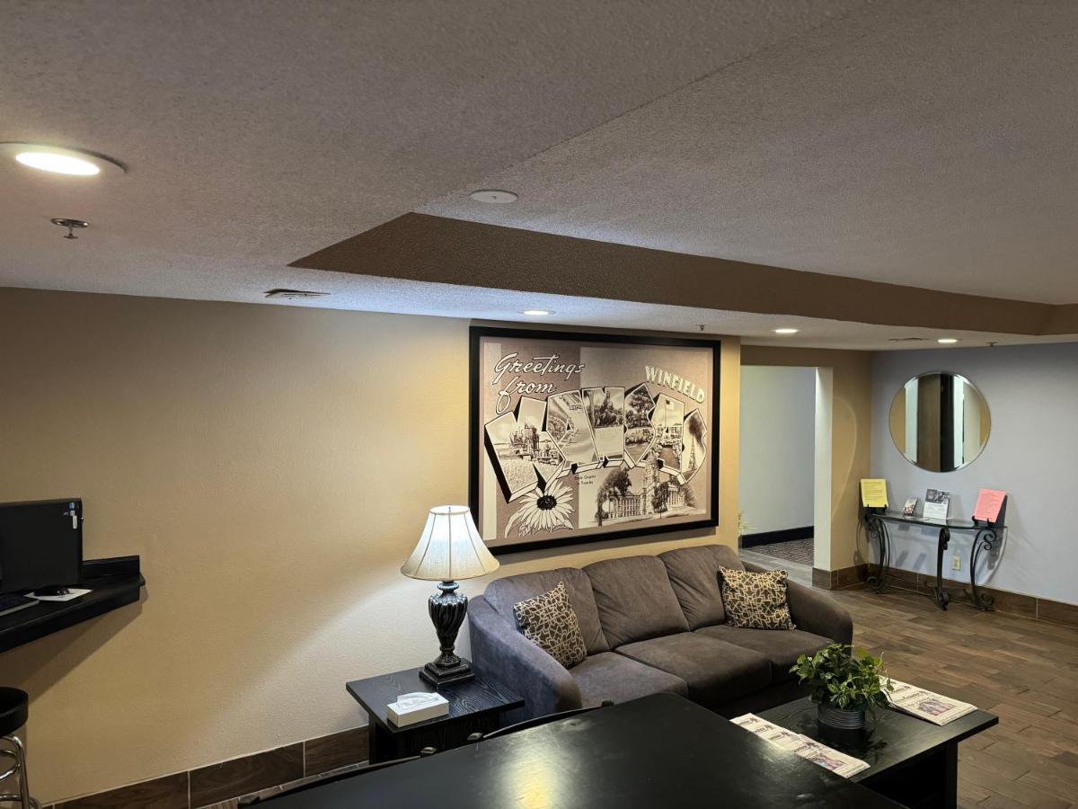 | Super 8 by Wyndham Winfield-Quail Ridge Area
