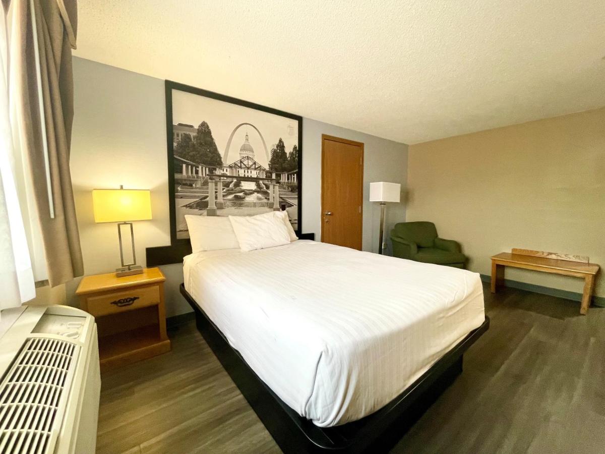| Super 8 by Wyndham St. Clair MO