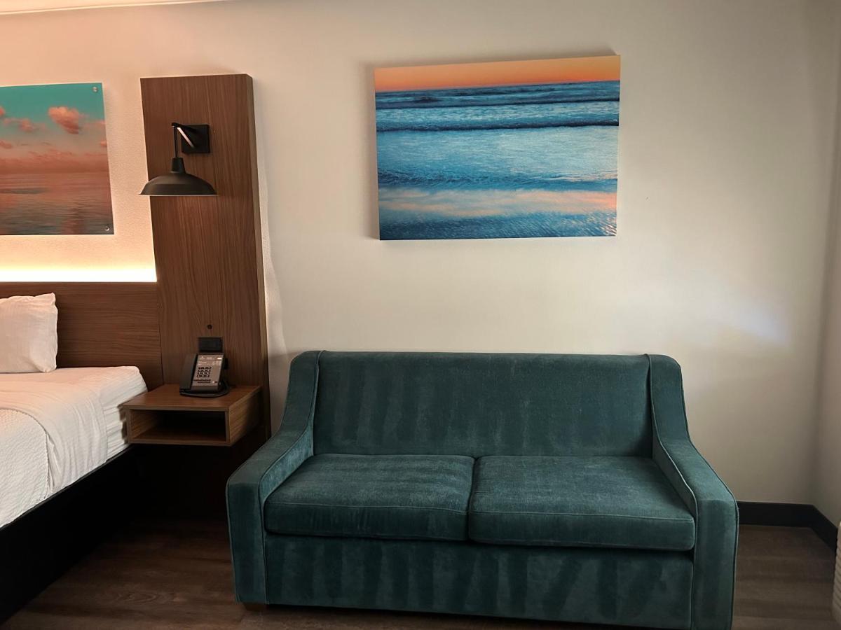 Executive King Room at La Quinta Inn by Wyndham San Diego - Miramar