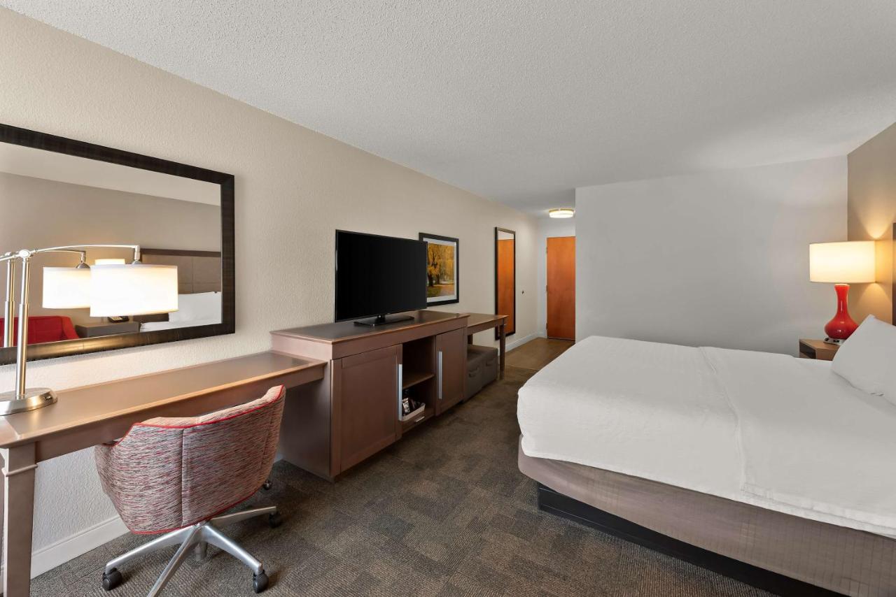 King Room with Sofa Bed at Hampton Inn Lancaster