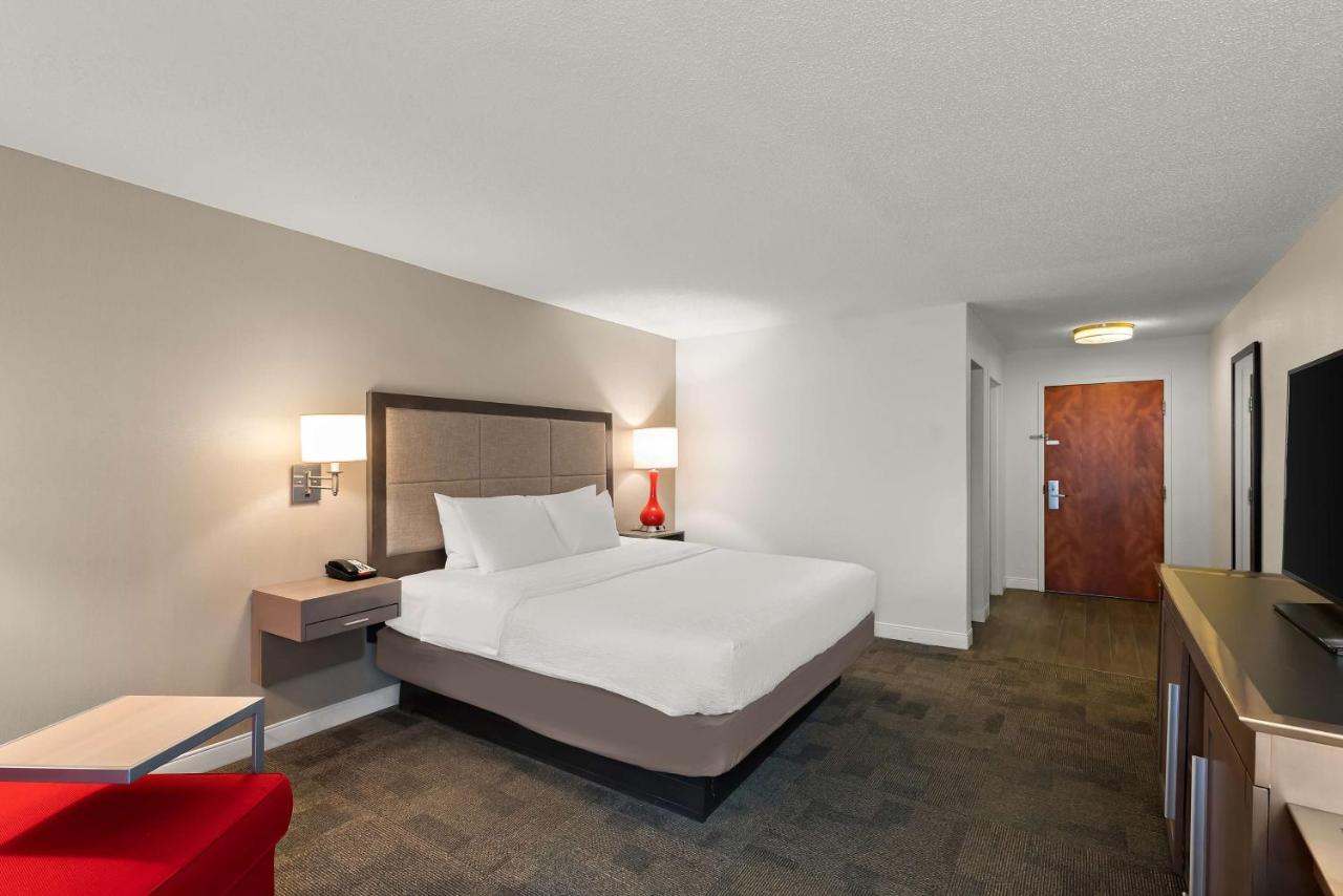 King Room at Hampton Inn Lancaster