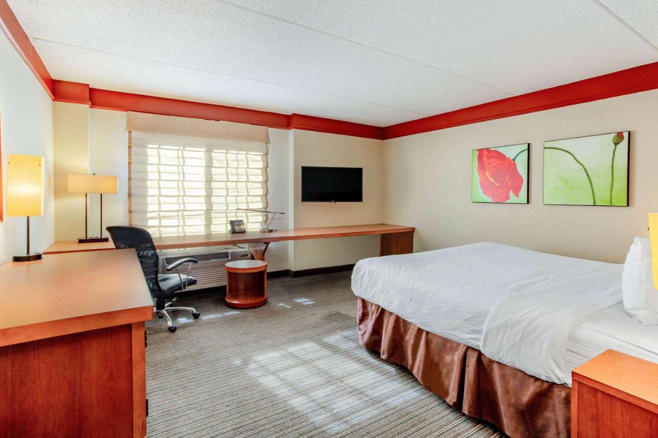 King Room - Disability Access at La Quinta Inn & Suites by Wyndham Raleigh/Durham Southpoint