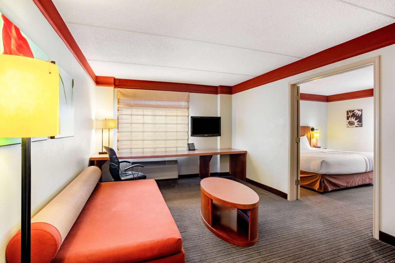 Deluxe King Suite at La Quinta Inn & Suites by Wyndham Raleigh/Durham Southpoint