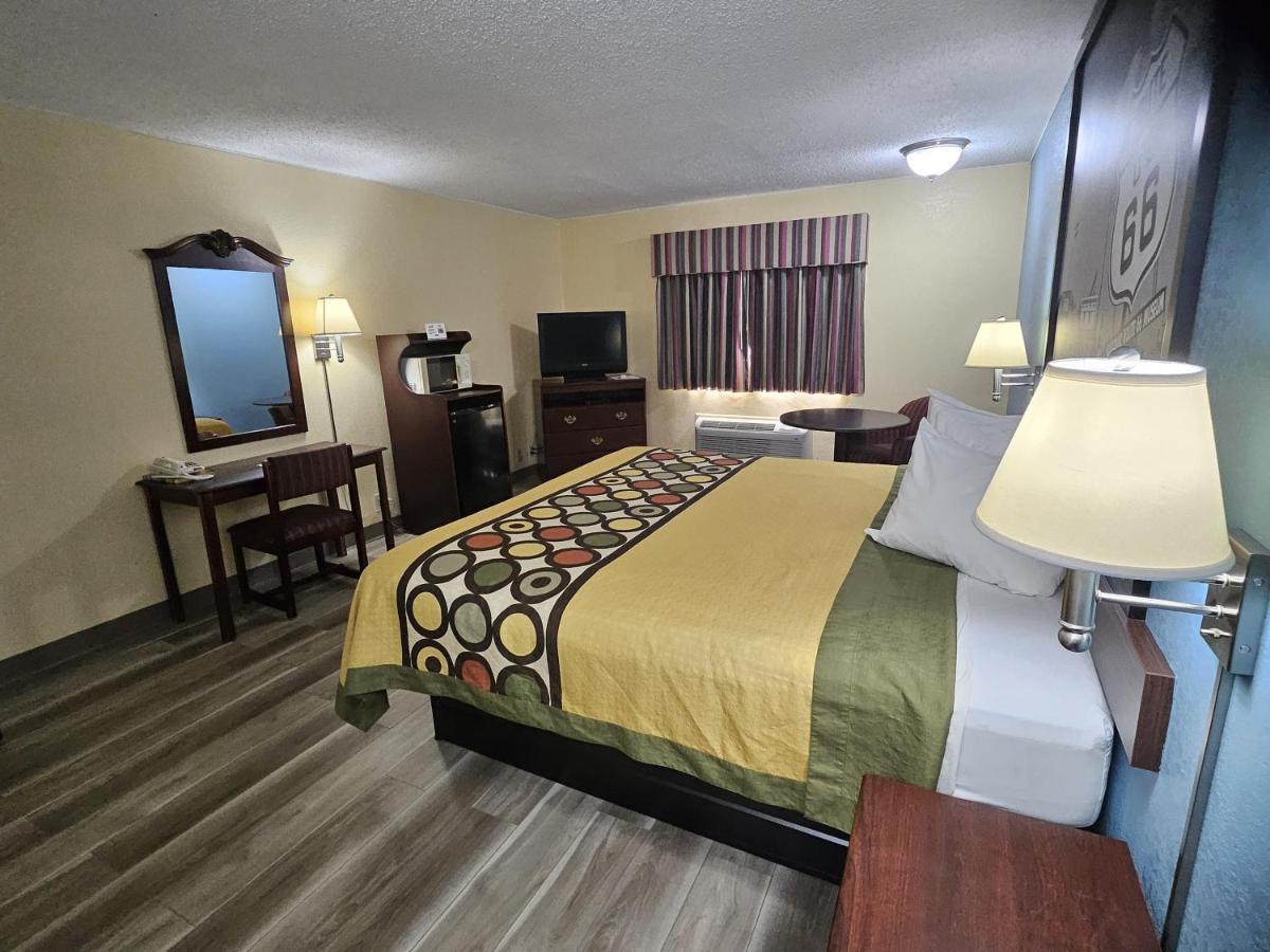 King Room- Non-Smoking at Super 8 by Wyndham Clinton