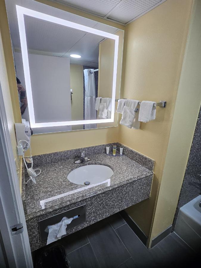 King Room- Non-Smoking at Super 8 by Wyndham Clinton
