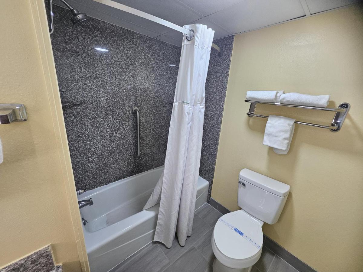 King Room- Non-Smoking at Super 8 by Wyndham Clinton
