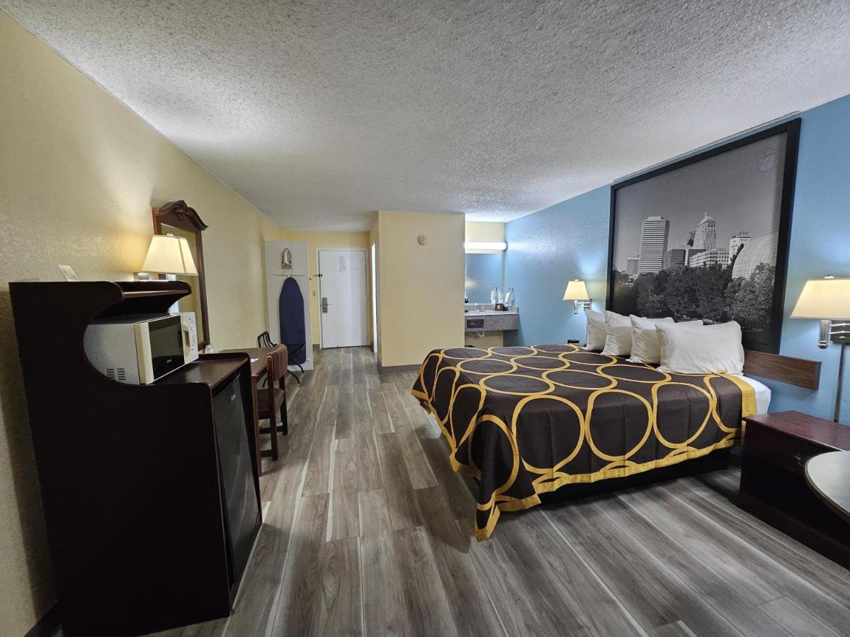 Queen Room - Non-Smoking at Super 8 by Wyndham Clinton