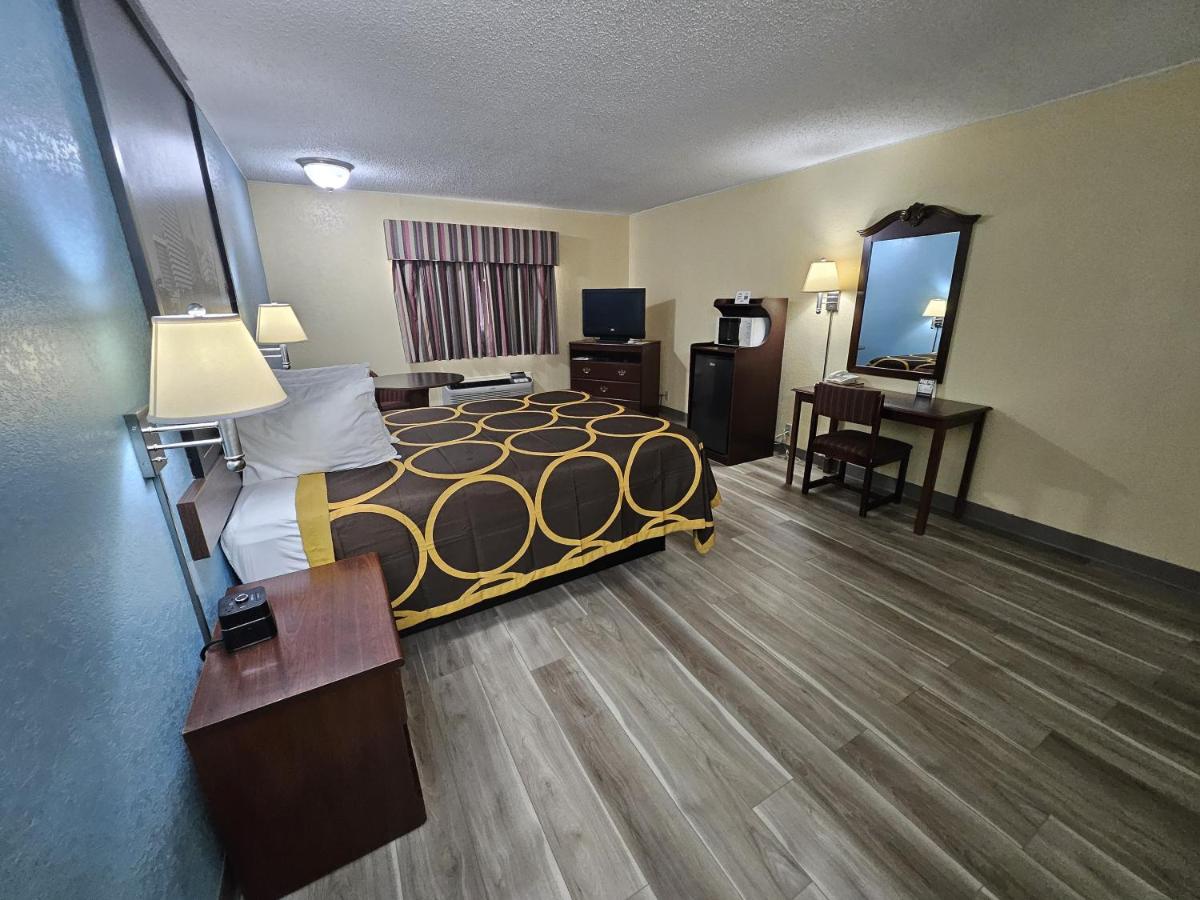 Queen Room - Non-Smoking at Super 8 by Wyndham Clinton