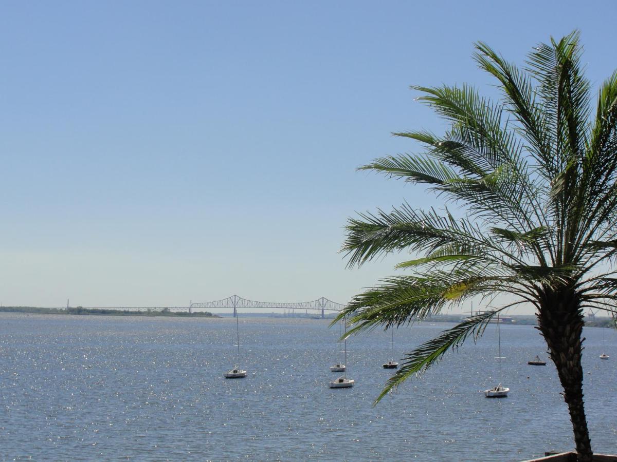 | Airport Waterfront Inn