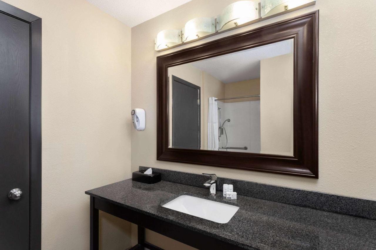 | Super 8 by Wyndham Copley Akron