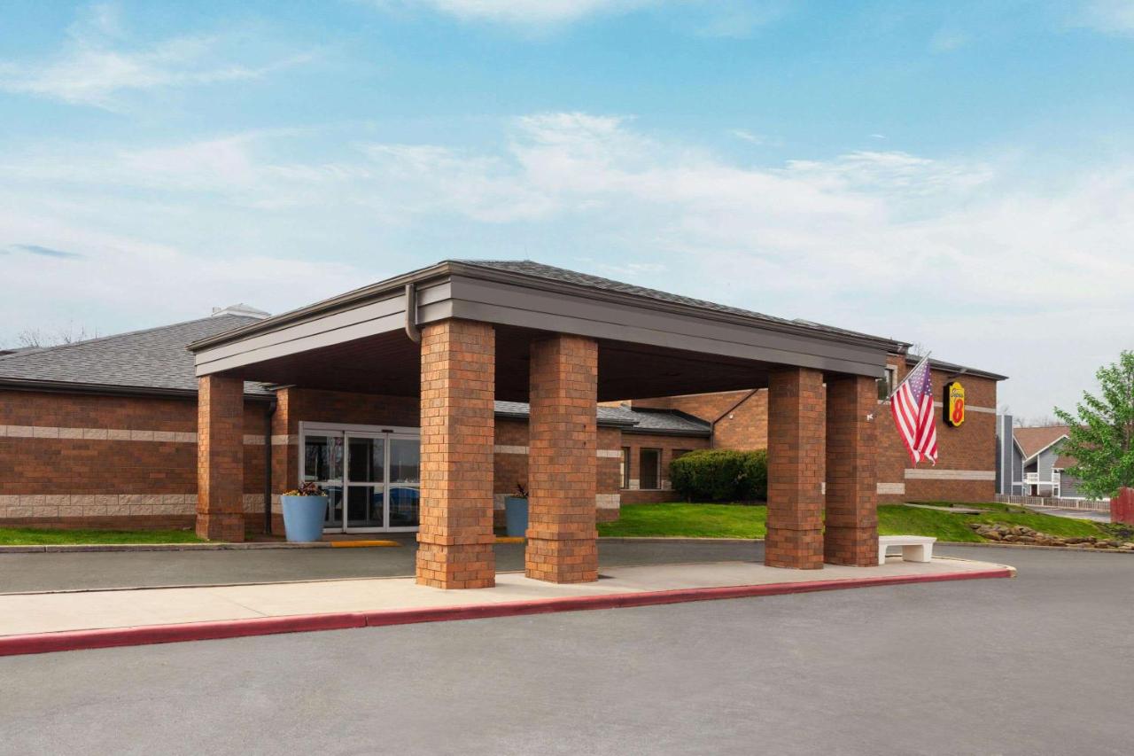| Super 8 by Wyndham Copley Akron