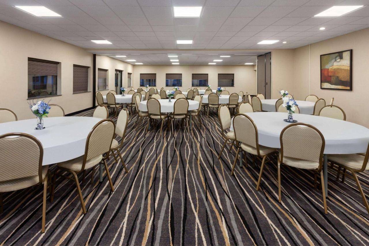 | Super 8 by Wyndham Copley Akron