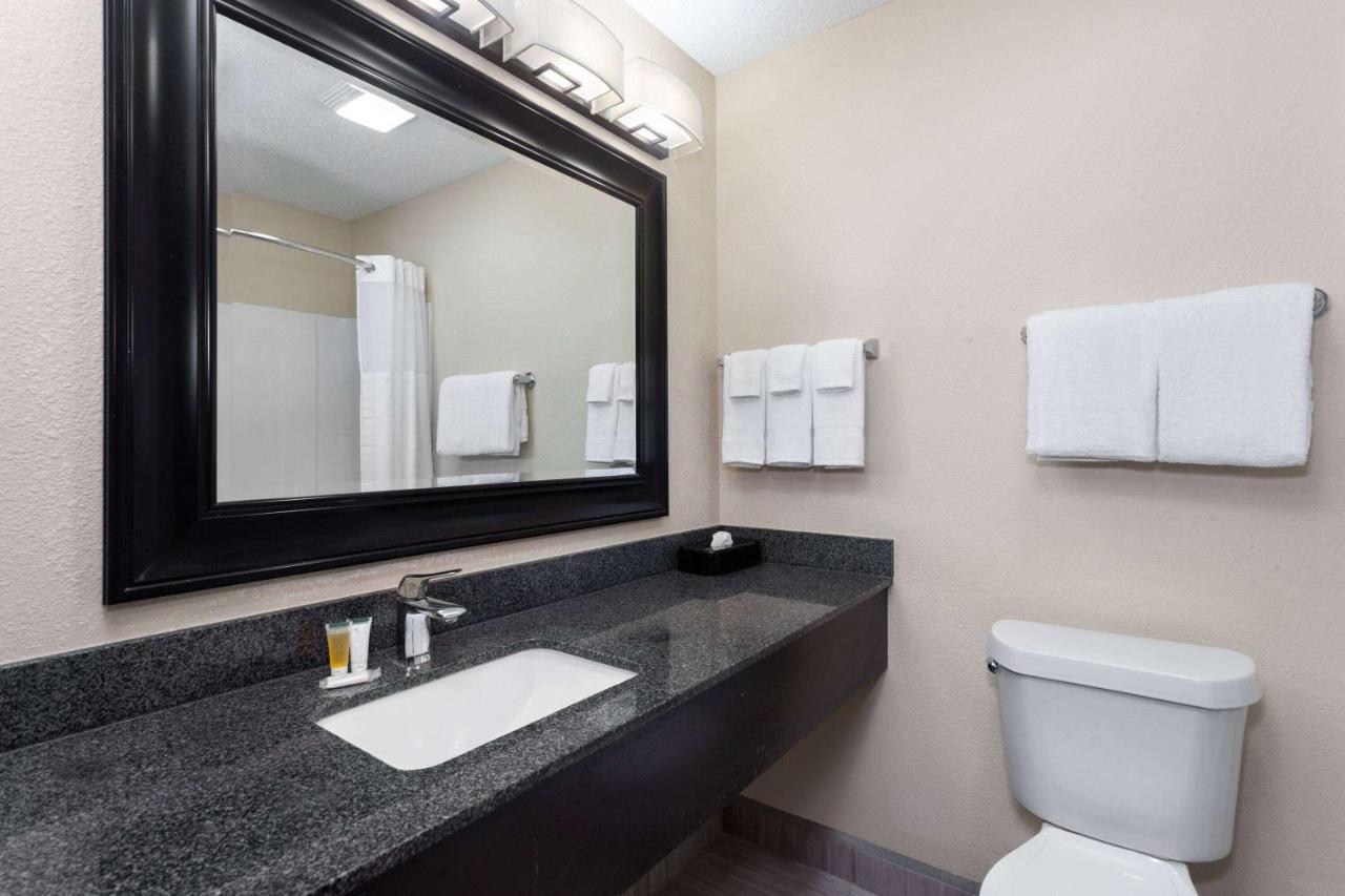  | Super 8 by Wyndham Copley Akron