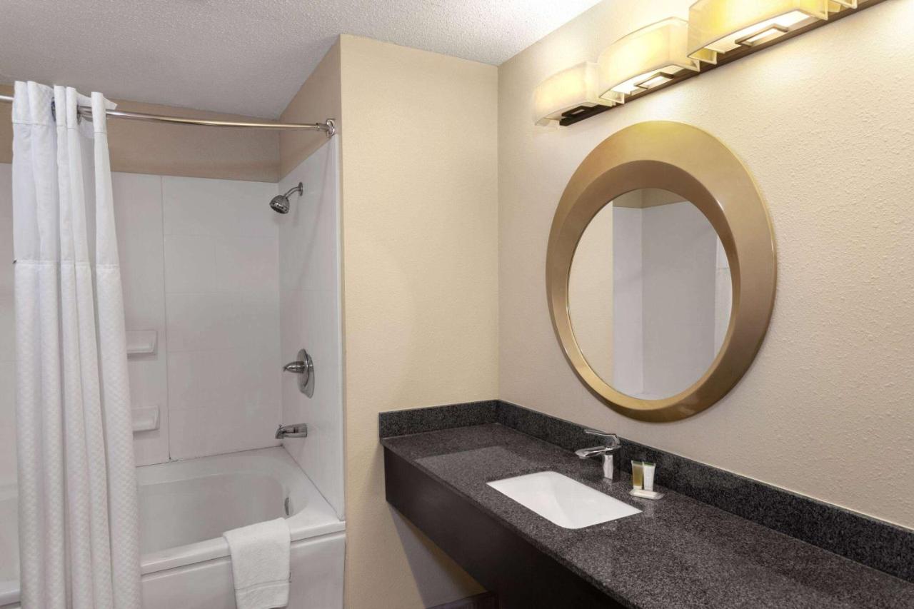 | Super 8 by Wyndham Copley Akron
