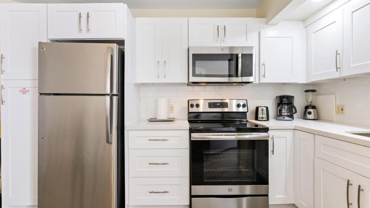 | Caloosa Cove Resort - With Full Kitchens