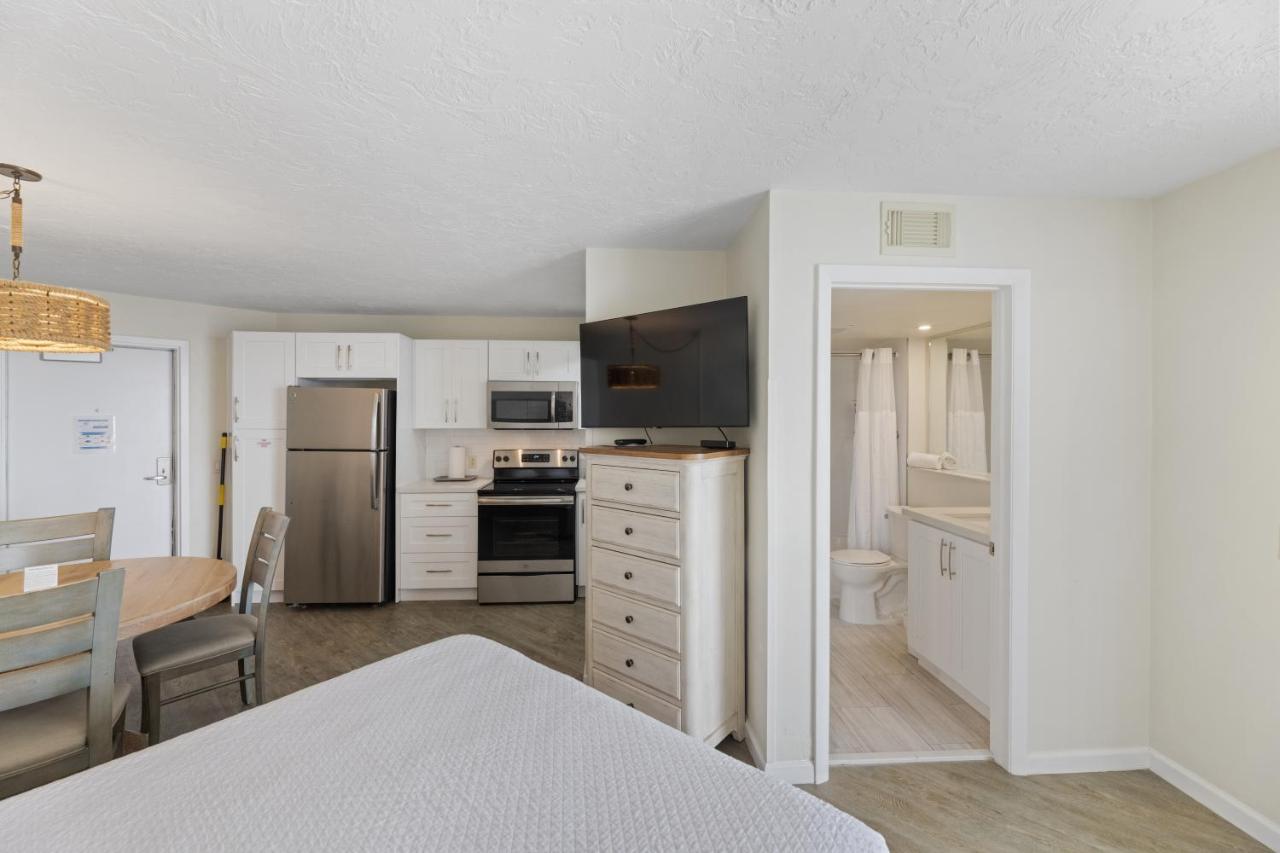 | Caloosa Cove Resort - With Full Kitchens
