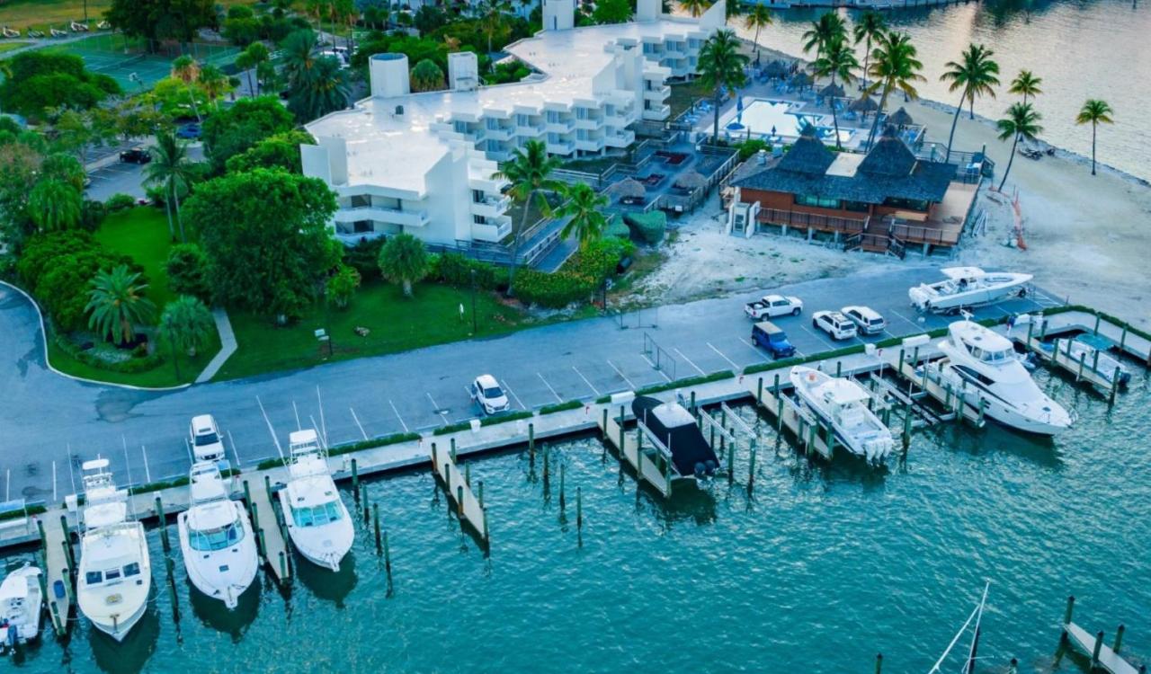 | Caloosa Cove Resort - With Full Kitchens