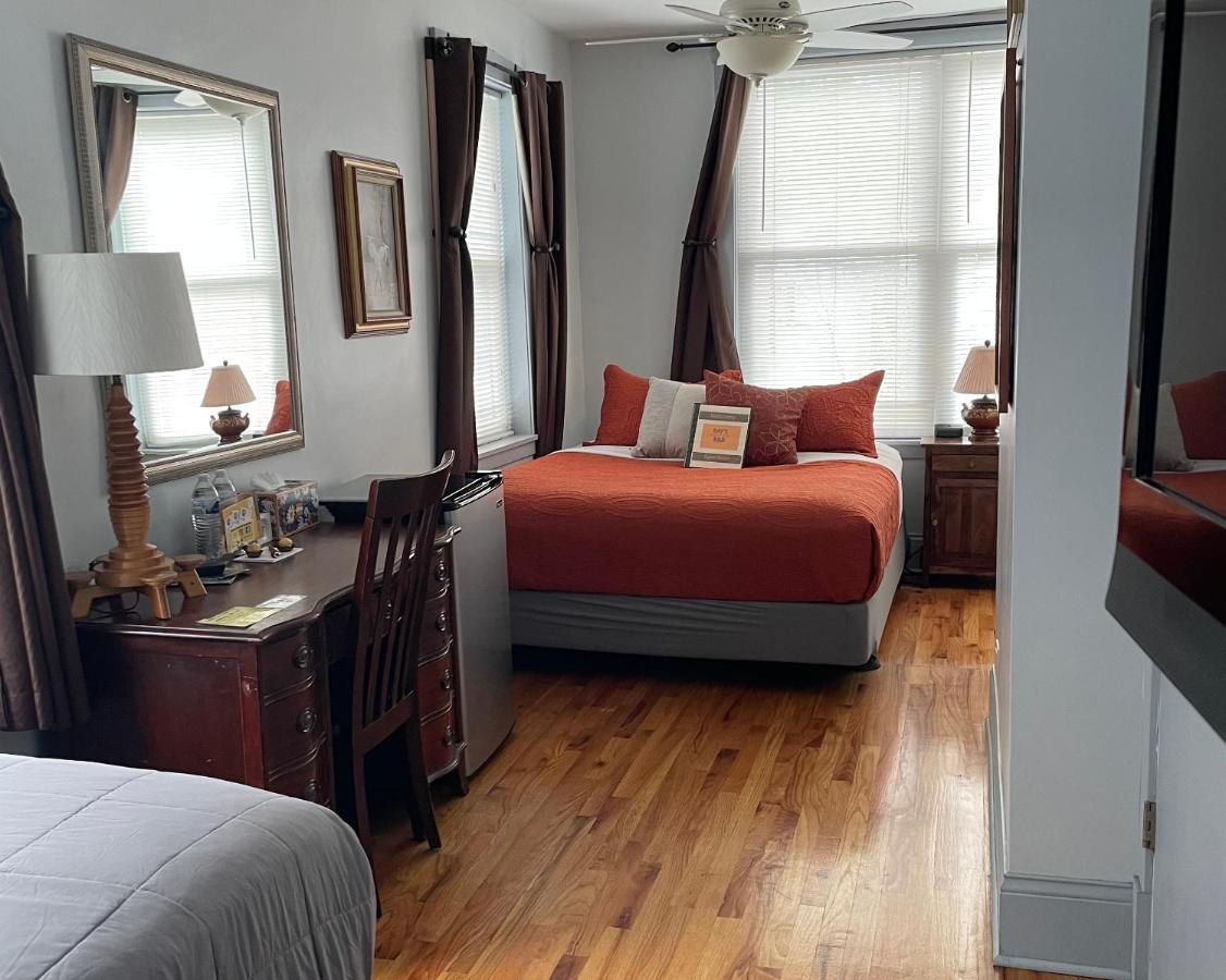 | Ray's Bucktown Bed and Breakfast