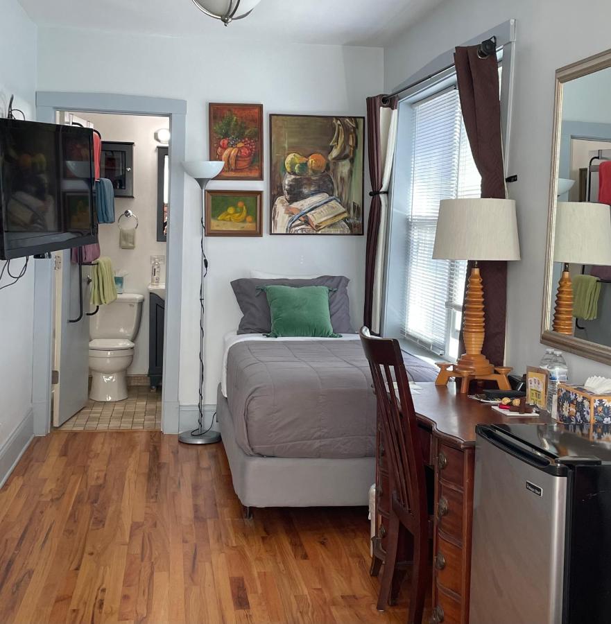 | Ray's Bucktown Bed and Breakfast
