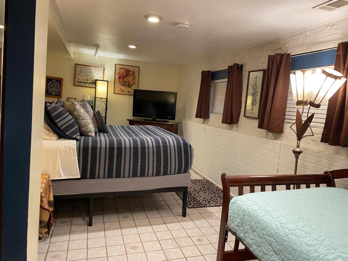 | Ray's Bucktown Bed and Breakfast