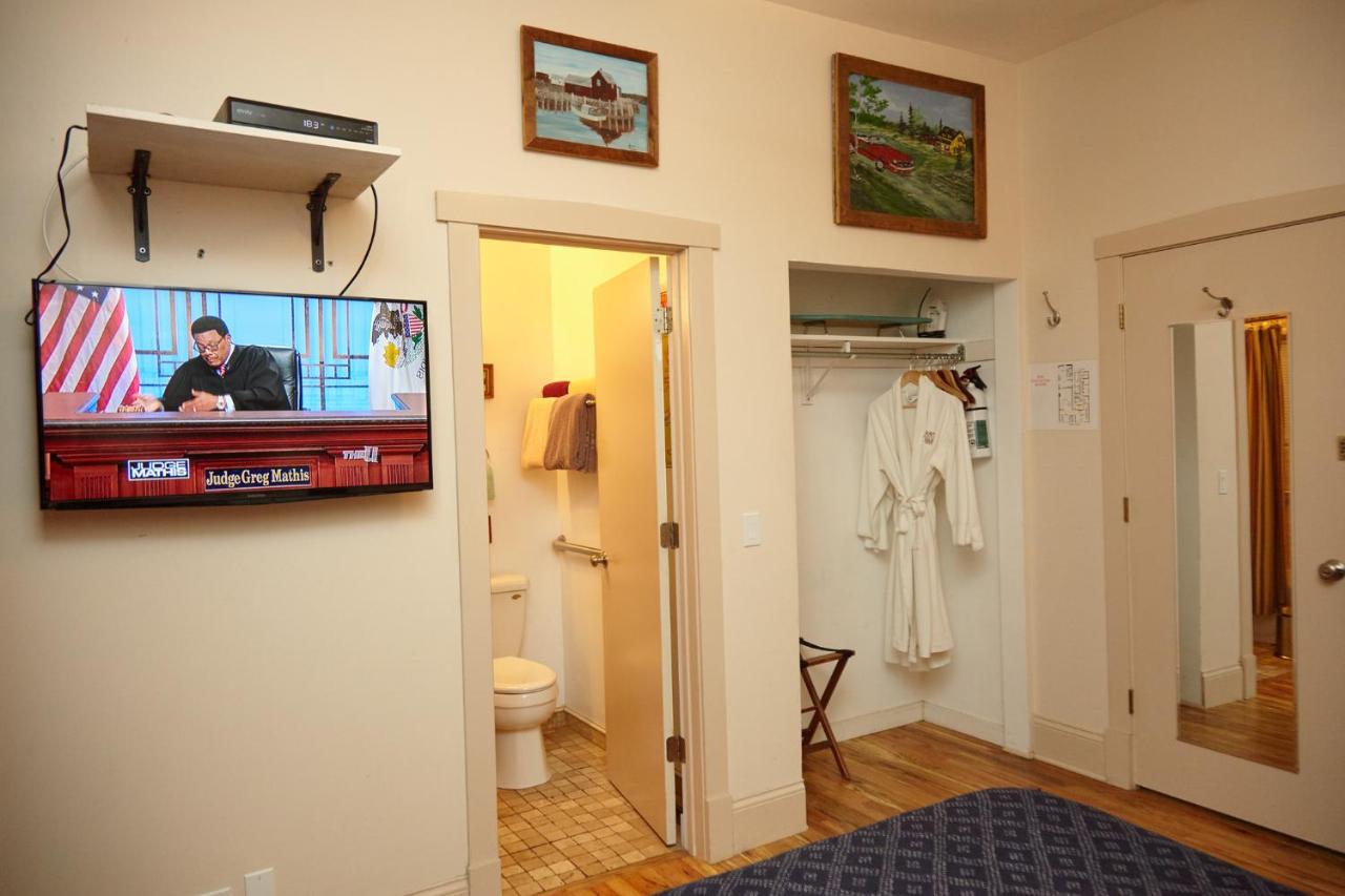 | Ray's Bucktown Bed and Breakfast