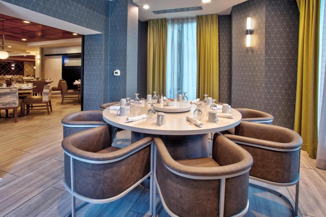 Crowne Plaza Chicago-Northbrook, an IHG Hotel