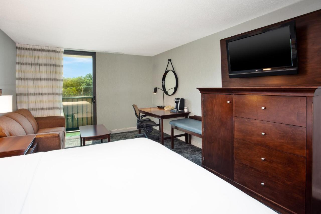  | Crowne Plaza Chicago-Northbrook, an IHG Hotel