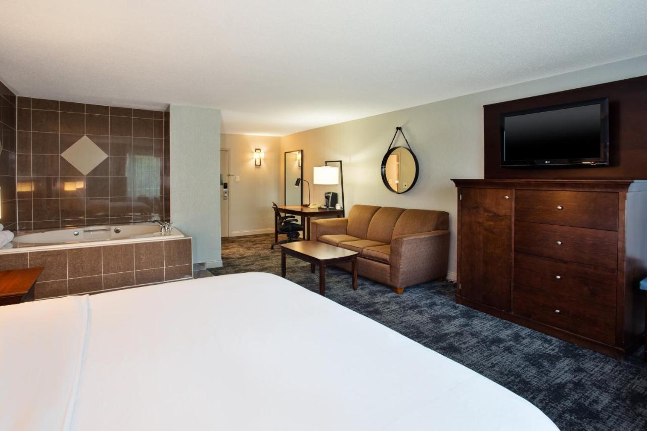  | Crowne Plaza Chicago-Northbrook, an IHG Hotel