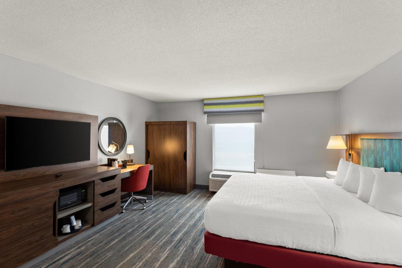 King Study with Sofa Bed - Non-Smoking at Hampton Inn Bridgeport/Clarksburg